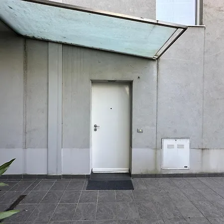Loft Private Terrace アパート